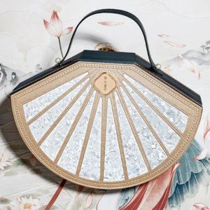 Florasis Gift Box - Fan Shape, fits Odey Palette, a Love Lock Lipstick, Jewelry